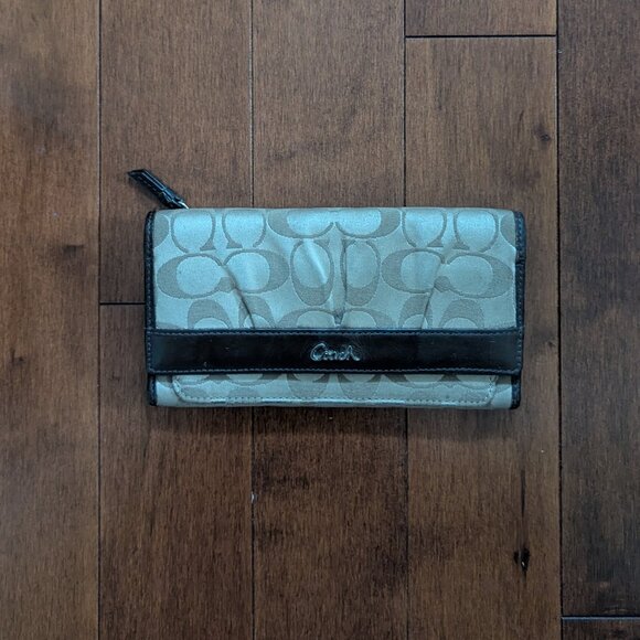COACH SIGNATURE SOHO TRIFOLD WALLET - Picture 1 of 5